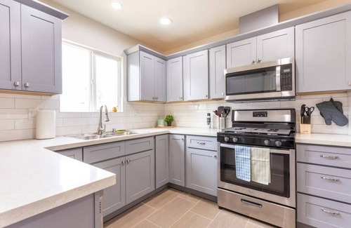 Bonita House | PET FRIENDLY!, King Bed, Free Parking, & Wifi.