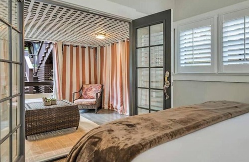 Calistoga Hotel | Pet-Friendly King Retreat w/Private Porch. Walk to Best Calistoga Restaurants