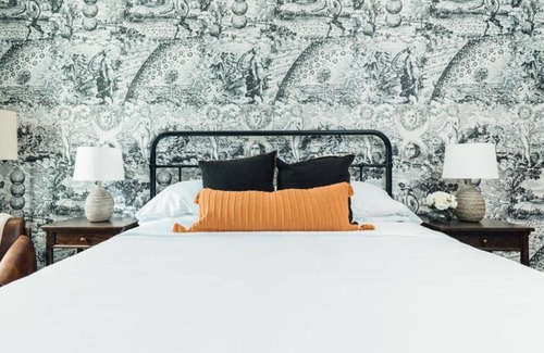 Five Points South Hotel | Pet-Friendly King Room at The Painted Lady! Free Parking, Close to McWane Center