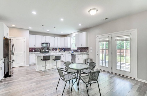 Ladson House | Pet-Friendly Ladson Home: 23 Mi to Charleston!
