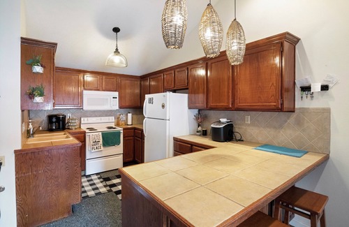 Climax Springs House | Pet-Friendly Lakefront Home in a Quiet Cove w/Netflix, Outdoor Seating, Boat Slip