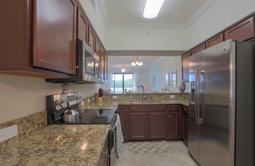 Lakewood Ranch Condo | Pet-friendly lakefront condo at Lakewood National Golf Club - Day Dreamer