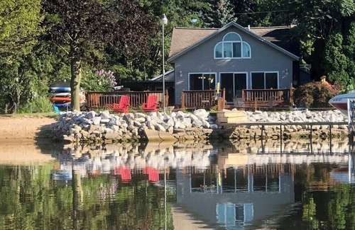 Norton Shores House | Pet Friendly Lakefront Beach Cottage