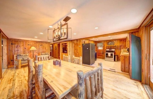Paupack Cabin | Pet Friendly Lakefront Cabinn