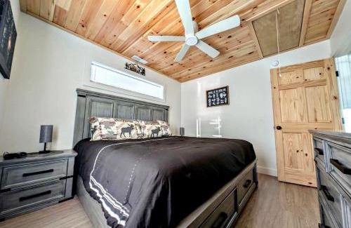 Sullivan House | Pet-Friendly Lakeside Cabin with Fire Pit & Screened Porch near Flanders Pond in Sullivan, Maine