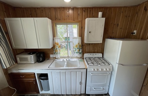 Nevis Cabin | Pet Friendly! Lakeside Two Bedroom Cabin at Green Valley Resort