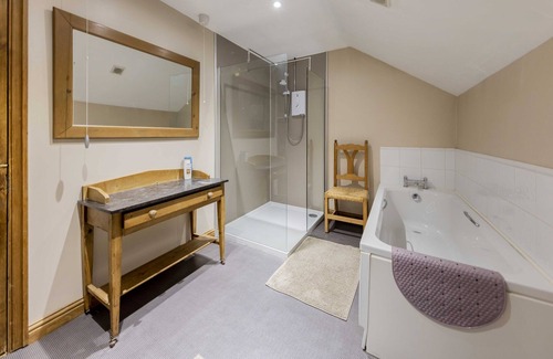 Leek Cottage | Pet friendly, large enclosed garden close to the Peak District