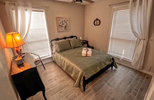 Ferndale Cabin | Pet friendly, large family A frame lodge on 3 secluded acres minutes to I430