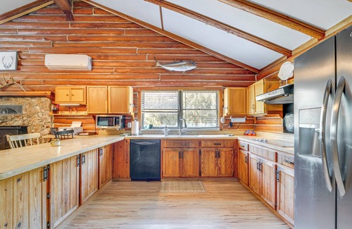 High Springs Cabin | Pet-Friendly Log Cabin in Florida Countryside!
