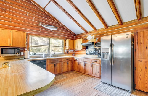 High Springs Cabin | Pet-Friendly Log Cabin in Florida Countryside!