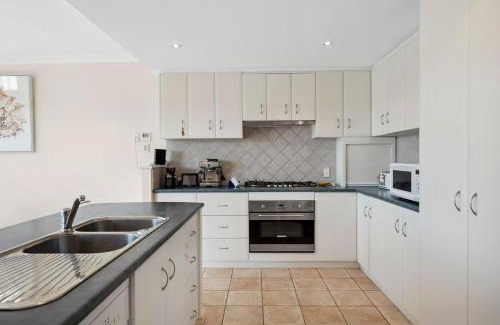 Wannanup House | Pet Friendly Luxe Canals Waterfront Retreat with Private Jetty & Spa