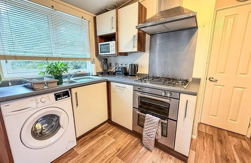 Corton House | Pet friendly, luxury caravan for hire in Suffolk by the beach ref 32203OG