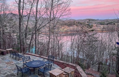 Hiawassee Cottage | Pet friendly luxury lake view cottage fun themed Charming Beaver, New hot tub