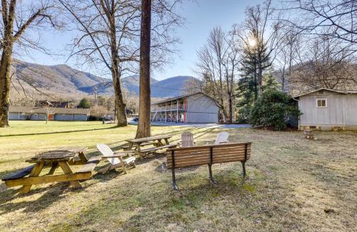 Maggie Valley Apartment | Pet-Friendly Maggie Valley Studio Community Pool!