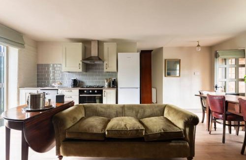 Ledbury House | Pet Friendly Manor House Hop Kiln