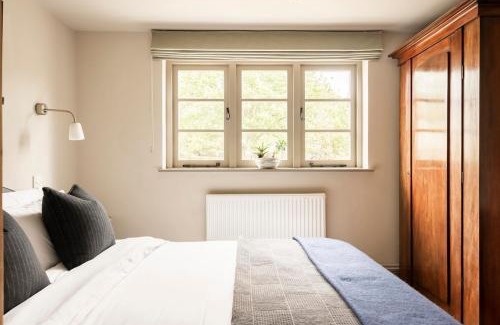 Ledbury House | Pet Friendly Manor House Hop Kiln