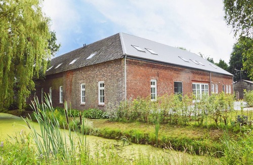Swolgen Villa | Pet-Friendly Mansion