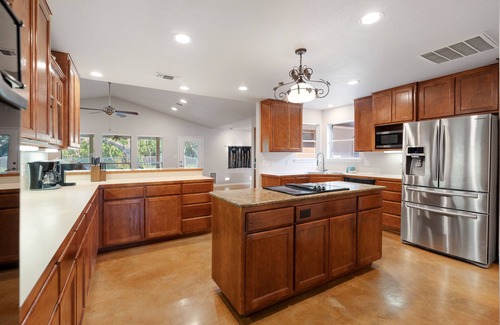 Marble Falls House | Pet-friendly Marble Falls Home w/Hot Tub!