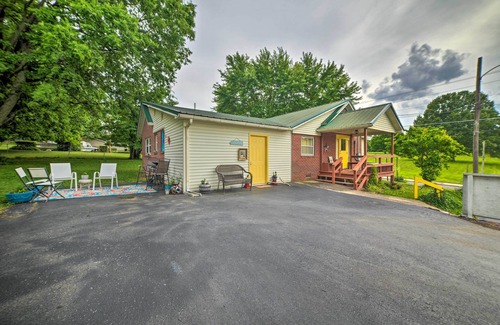 Grand Rivers Apartment | Pet-Friendly Mini Apt w/Patio, Walk to Dtwn!