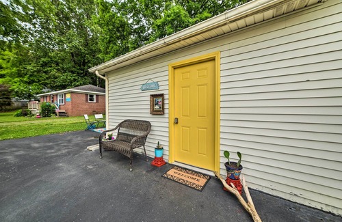 Grand Rivers Apartment | Pet-Friendly Mini Apt w/Patio, Walk to Dtwn!