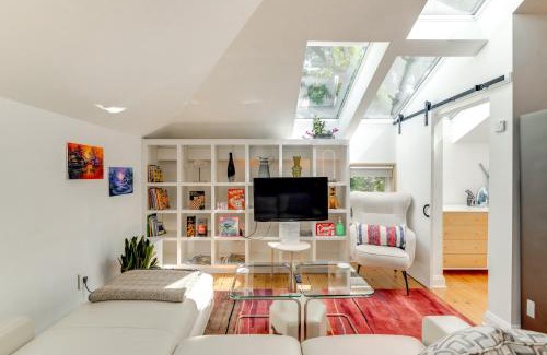 Bryn Mawr Apartment | Pet-Friendly Minneapolis Studio Walk to Lake!