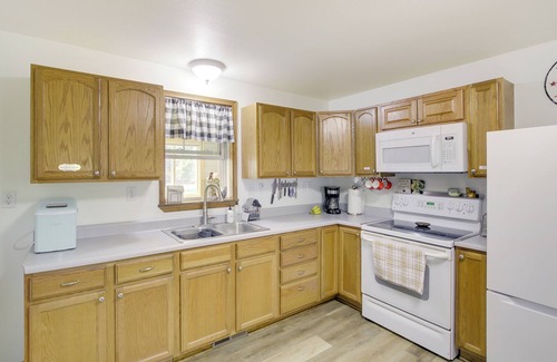 Montello House | Pet-Friendly Montello Home w/Fire Pit!