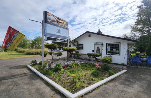 Westport Hotel | Pet Friendly Motel, 1 mile to the beach!