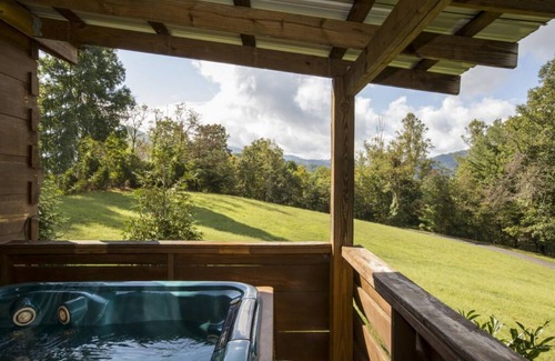 Hot Springs Cabin | Pet-Friendly Mountain Log Cabin for Couples