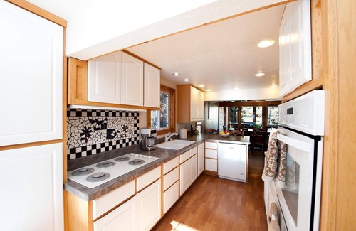 Columbine Lake House | Pet Friendly Mtn Cabin,High speed internet 80MBPS,5 bedrooms,hot tub+pool table