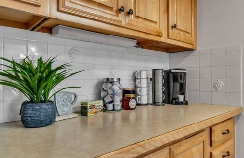 Manito Cottage | Pet friendly near parks and hospitals