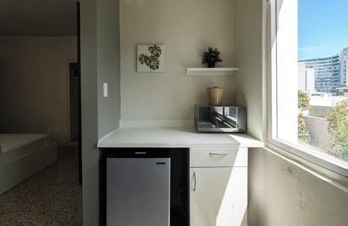 Miramar Apartment | Pet Friendly | Near The Beach | Free Parking | Air Conditioner