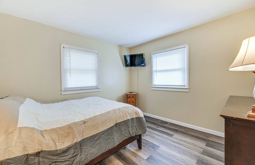Pulteney House | Pet-Friendly New York Escape w/ Deck & Lake Views!