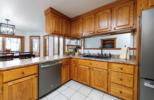 Suamico House | Pet Friendly NFL Draft Rental - sleeps 6