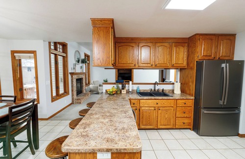Suamico House | Pet Friendly NFL Draft Rental - sleeps 6