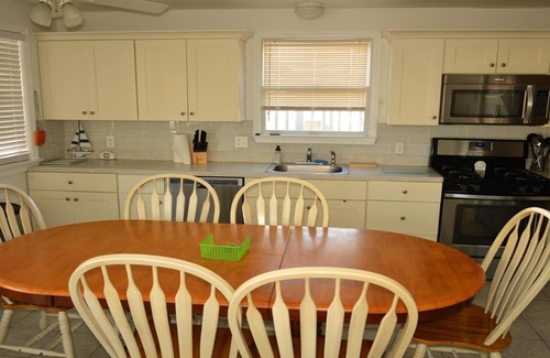 North Beach Haven House | Pet friendly. Oceanside. Brant Beach. WIFI. Beach Badges. Air Conditioning.