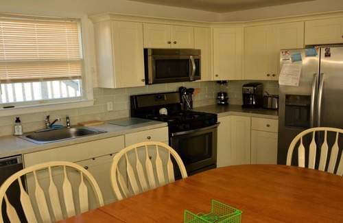 North Beach Haven House | Pet friendly. Oceanside. Brant Beach. WIFI. Beach Badges. Air Conditioning.
