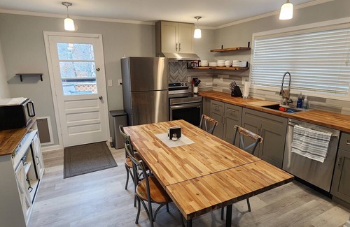 Monteagle Cottage | Pet friendly, off the beaten path, only 6 mins to I-24, lots of hiking nearby