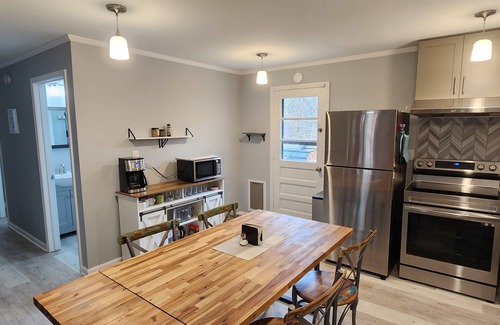Monteagle Cottage | Pet friendly, off the beaten path, only 6 mins to I-24, lots of hiking nearby