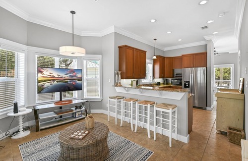 White's Gulfview House | Pet Friendly ~ Outdoor Lounging Area ~ Short Walk to Beach
