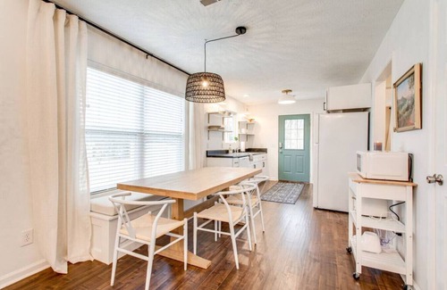 Spring Hill Apartment | Pet Friendly |Outdoor Fire Pit|Shops & Food Nearby