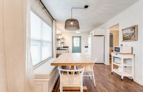 Spring Hill Apartment | Pet Friendly |Outdoor Fire Pit|Shops & Food Nearby