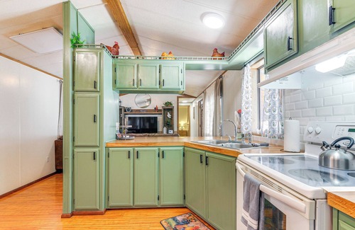 Page Cottage | Pet-Friendly Page Home ~ 4 Mi to Lake Powell!