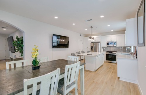 Paramount House | Pet-Friendly Paramount Home, 16 Mi to Los Angeles!