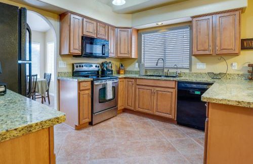 Peoria House | Pet-Friendly Peoria Home Near State Farm Stadium!