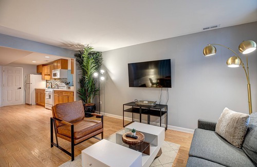 Lakeview Apartment | PET FRIENDLY! Perfect for the Digital Nomad or Business Traveler by AllSet Turnover