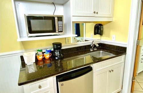 Atlantic Beach Hotel | Pet-friendly, Pool, 3 Blocks to Beach! Unit 503