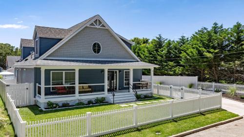 Town Bank House | Pet-Friendly Pool Bayside Coastal Cottage