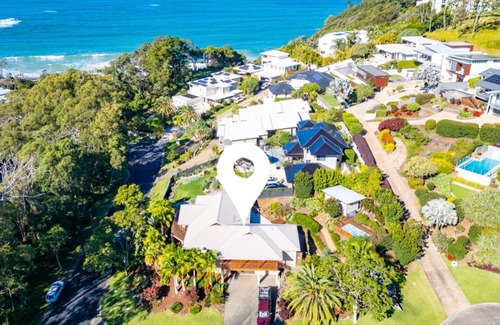Korora House | Pet Friendly, Pool, Beachside BBQ Heaven, Sleeps 8-10