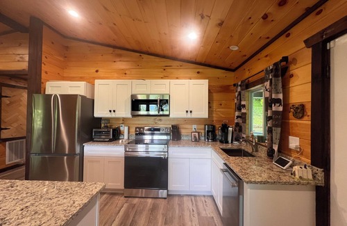 Hiawassee RV Rental | Pet friendly private Charming Bear cabin where cozy meets luxury. Mountain views