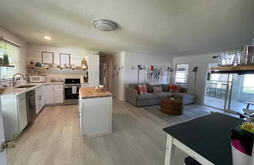 Hertford Cottage | Pet Friendly, Private Waterfront Cottage